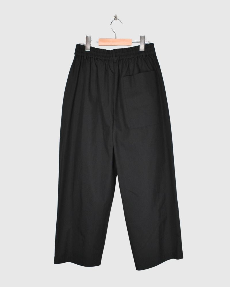 HAKAMA-GABA Tuck Easy Pants in Black