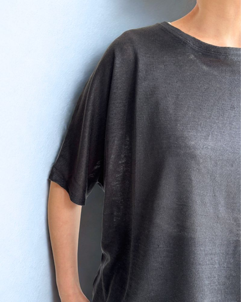 Linen T-shirt in Black