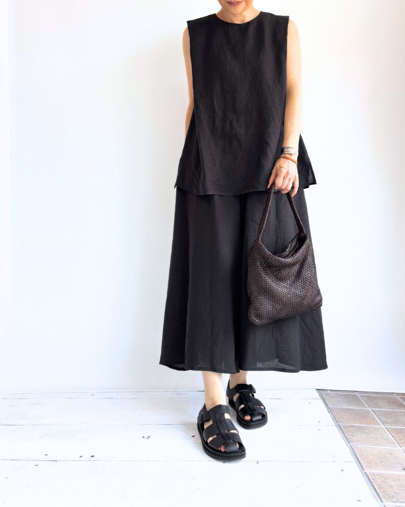 Shoulder tuck blouse (LINEN) in Black