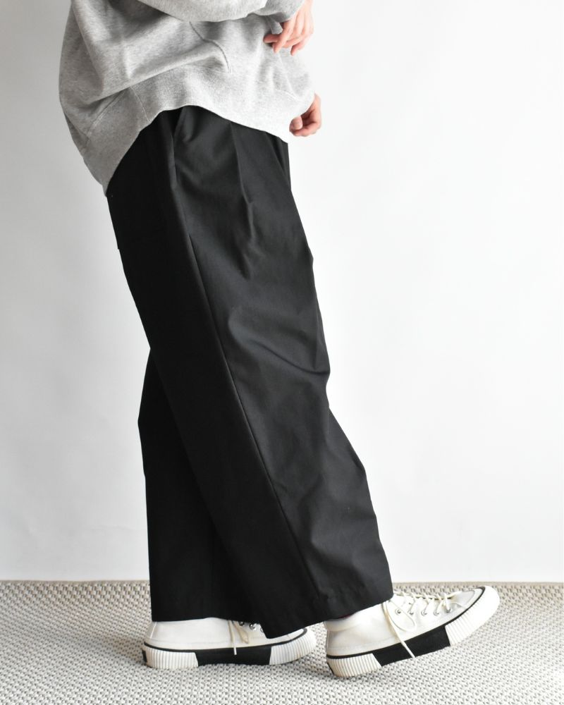 HAKAMA-GABA Tuck Easy Pants in Black