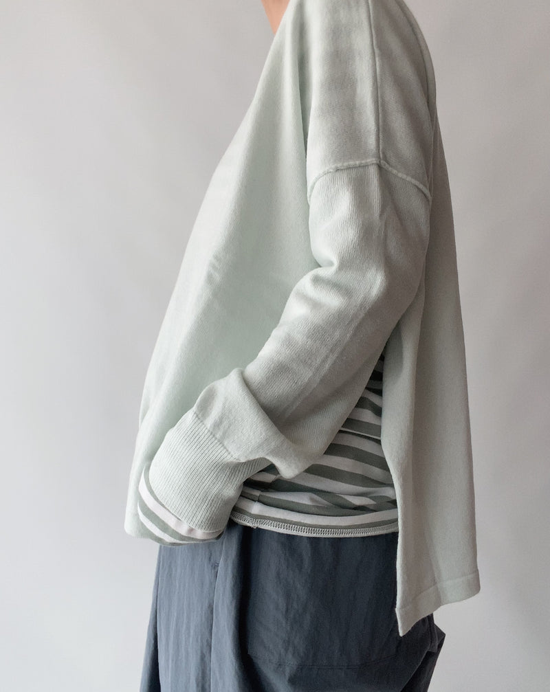 Side slit crew-neck knit