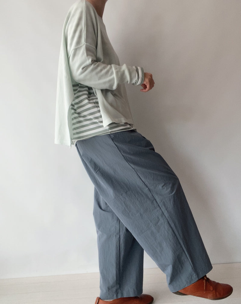 Side slit crew-neck knit