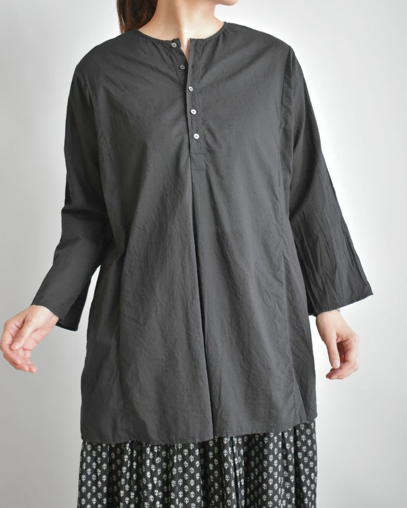 Side-Switching Shirt in Black Side-Switching Shirt in Black