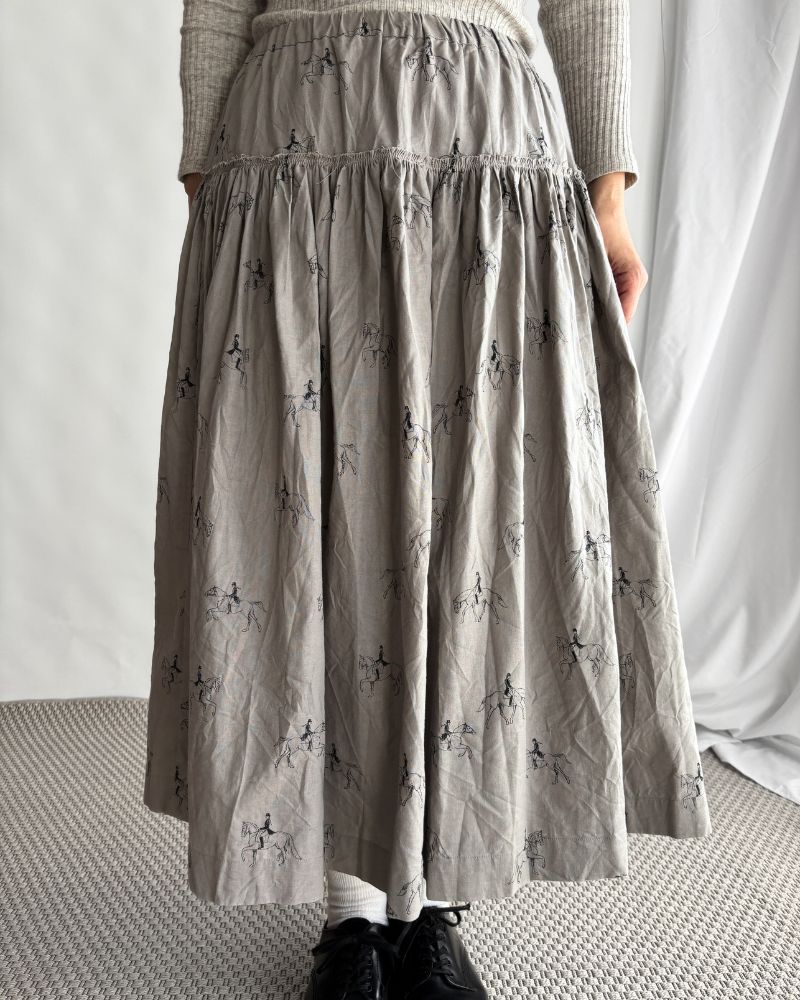 “Wind in her hair” GATHERED SKIRT in Gray “Wind in her hair” GATHERED SKIRT in Gray