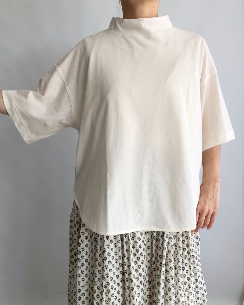 DEPEND jersey high neck T-shirt in Off DEPEND jersey high neck T-shirt in Off
