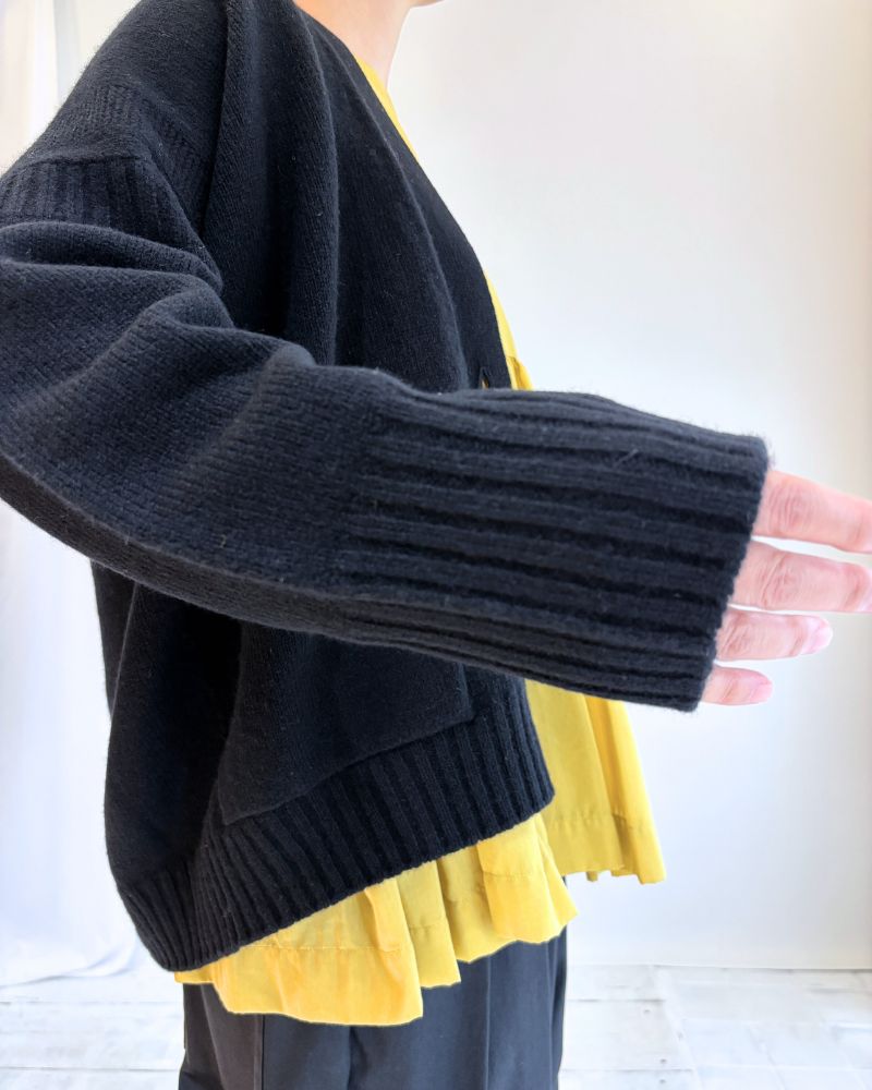 JANE V-neck Cardigan in Black