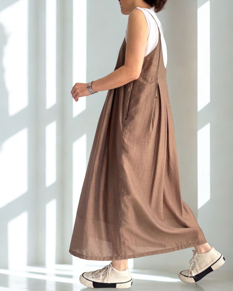 Tuck Volume Dress in Brown