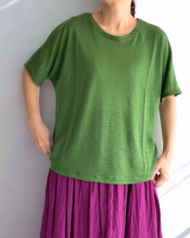 Linen T-shirt in Green Linen T-shirt in Green