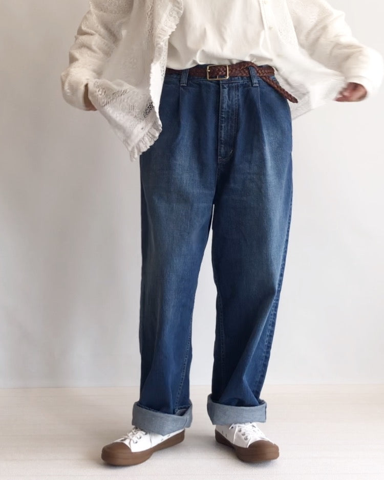 Denim tuck pants in Bleach