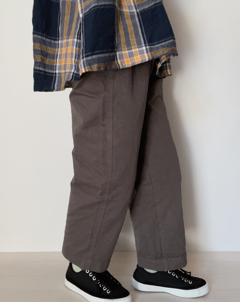 Straight tuck pants