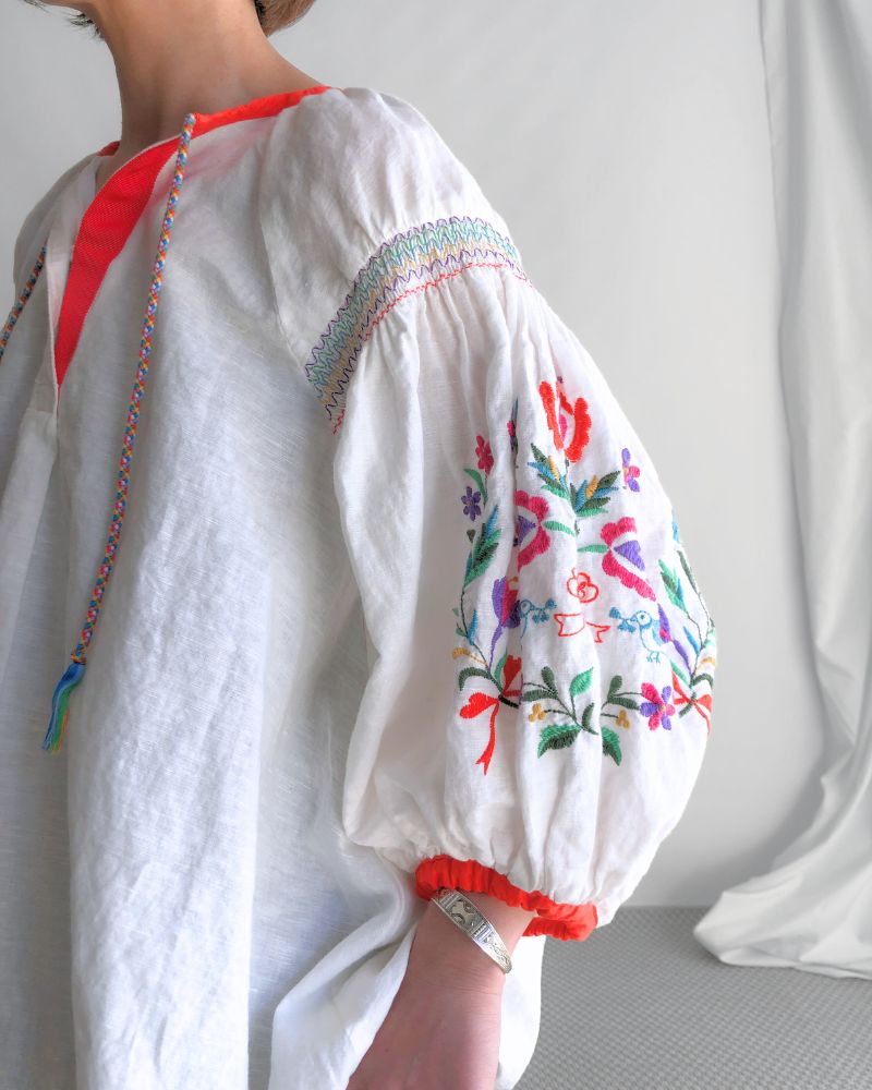 Floral Embroidery Blouse in White