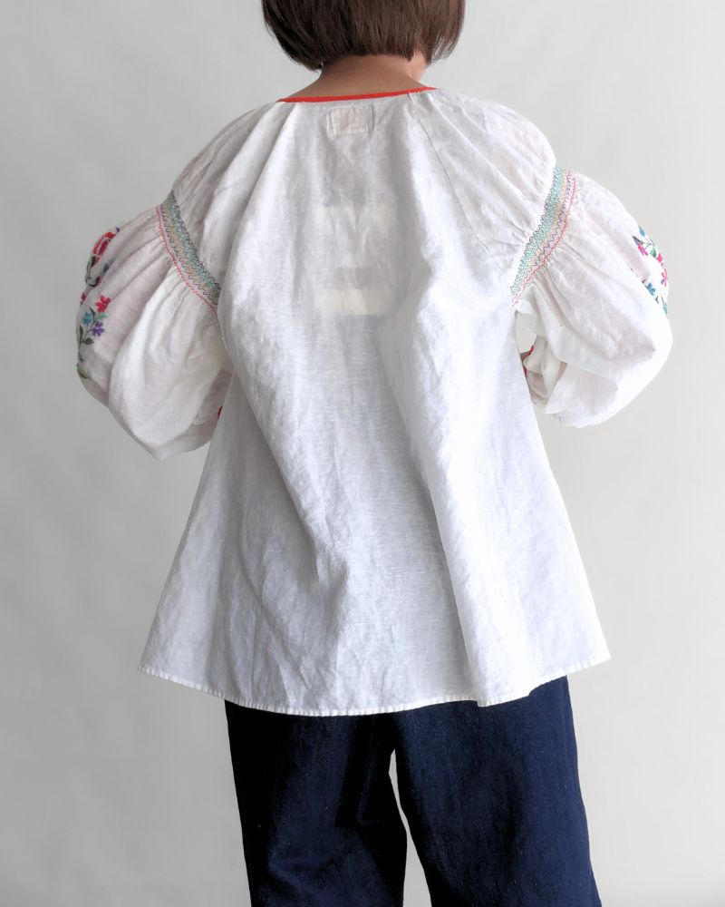 Floral Embroidery Blouse in White
