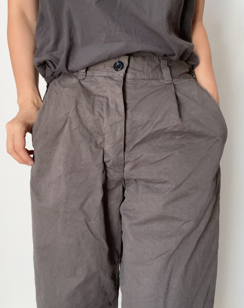 Straight tuck pants