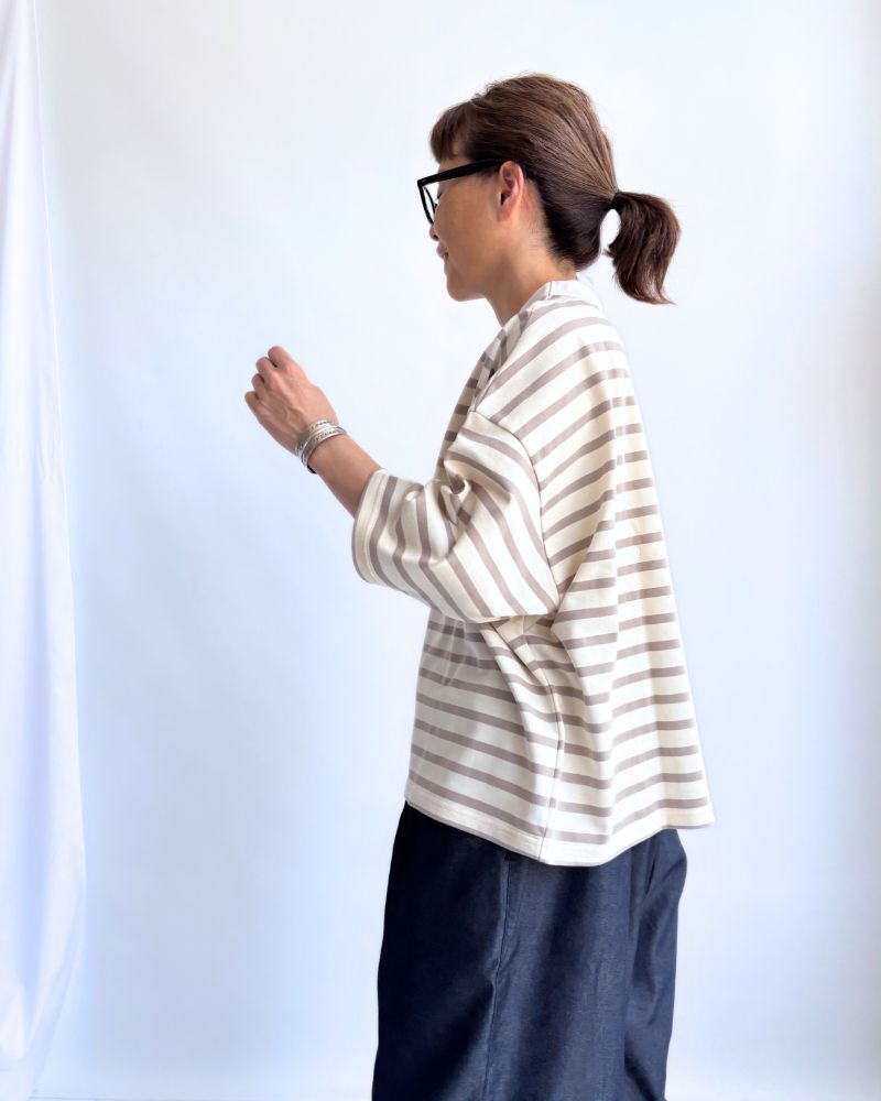 Utility Dolman Sleeve Delave Border T-Shirt in Kinari/Gray