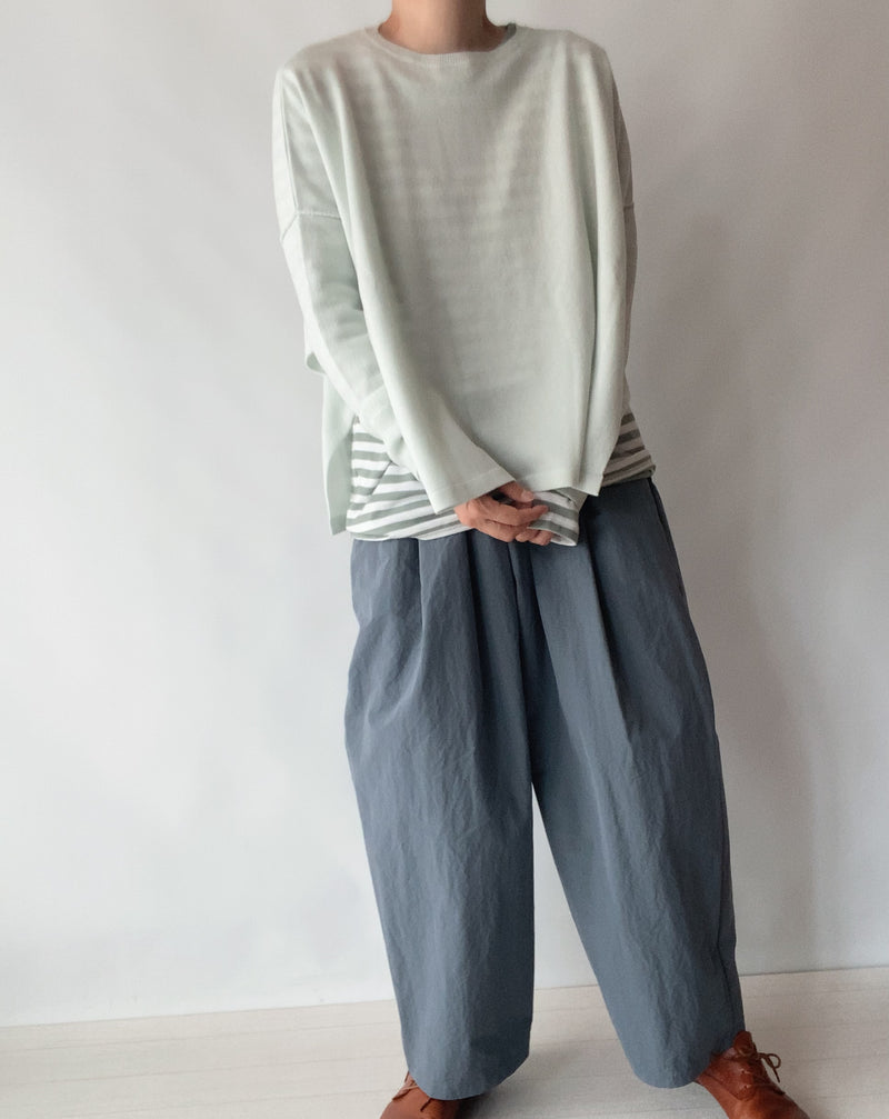 Side slit crew-neck knit