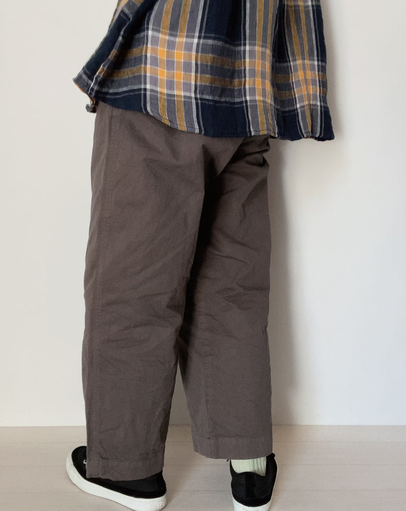 Straight tuck pants