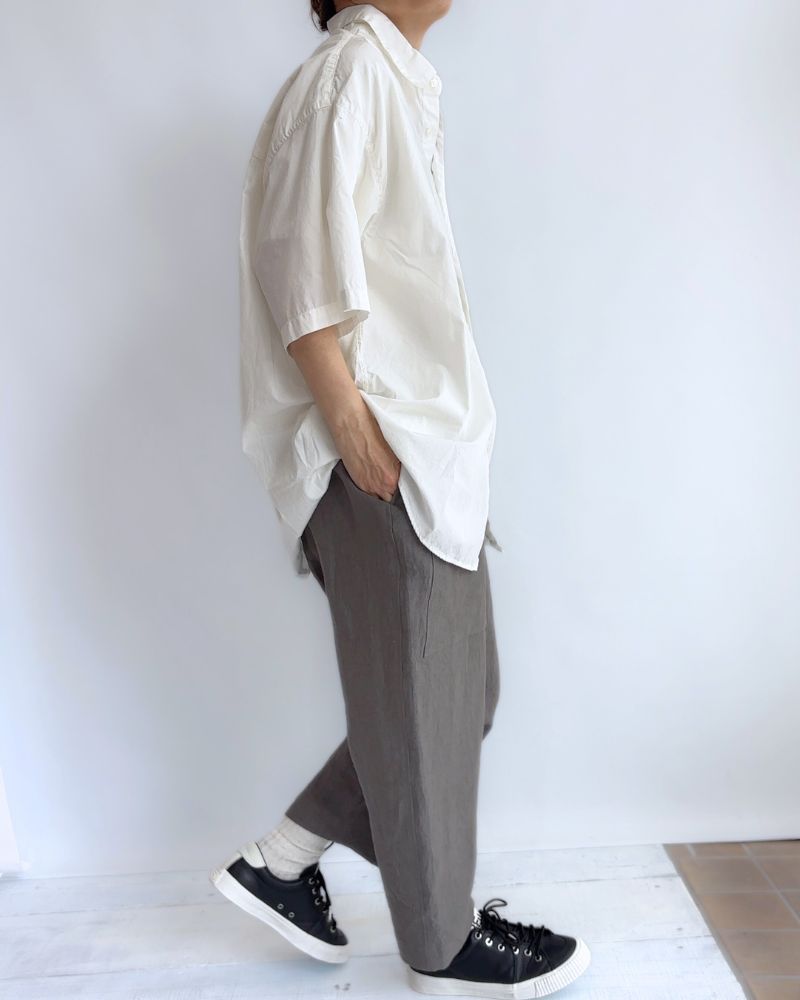 Unisex half sleeve shirt in White