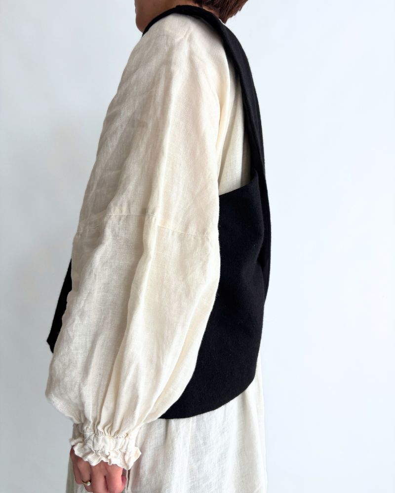 Flannel wool cross vest in Black