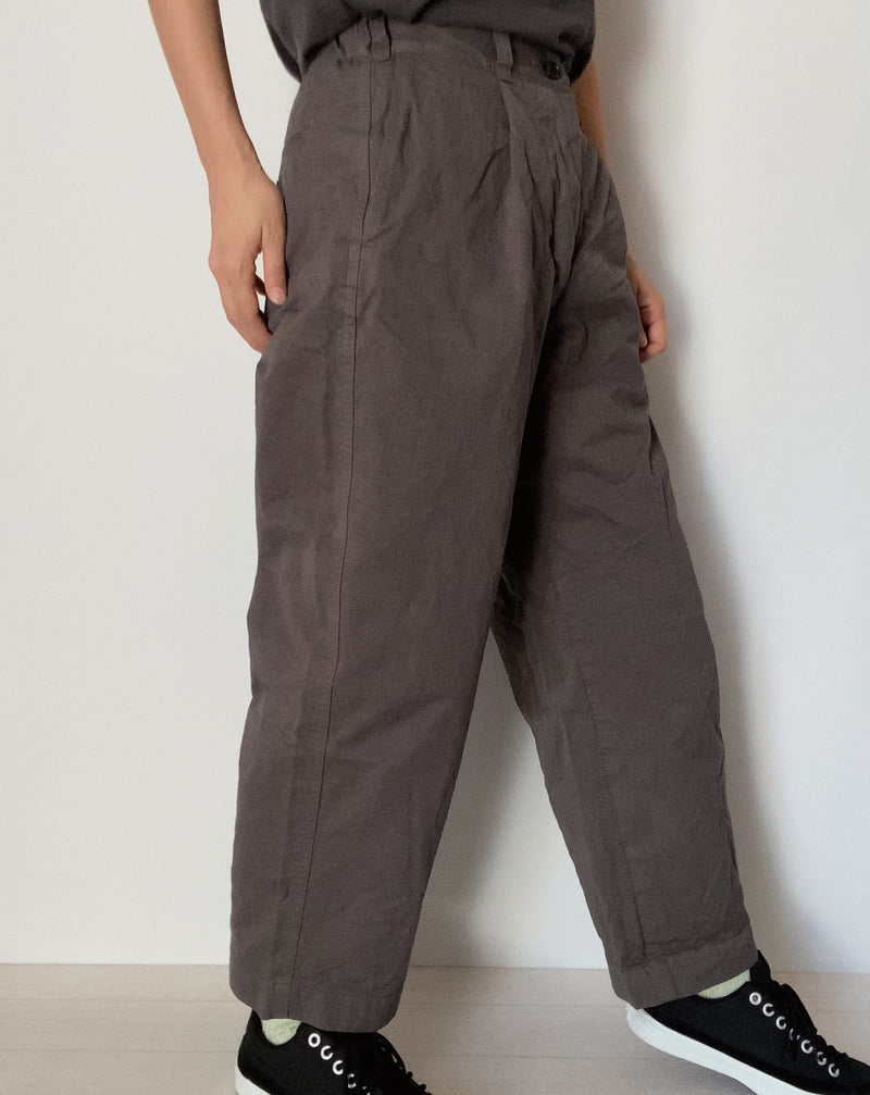 Straight tuck pants