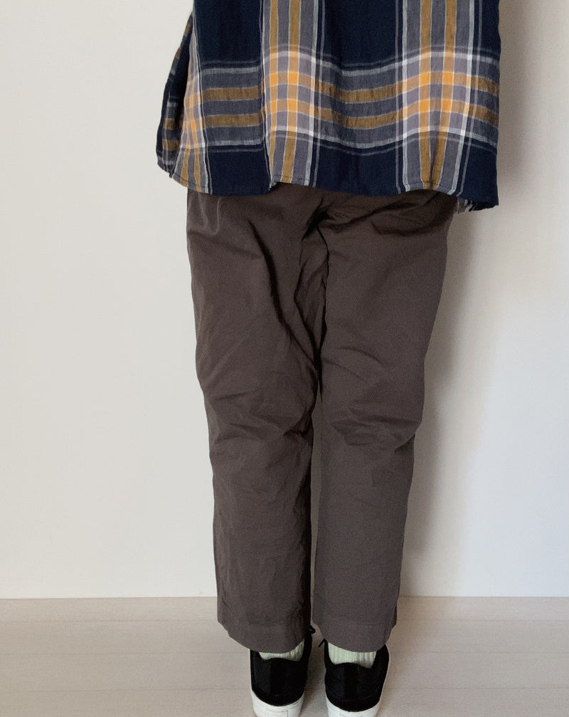 Straight tuck pants