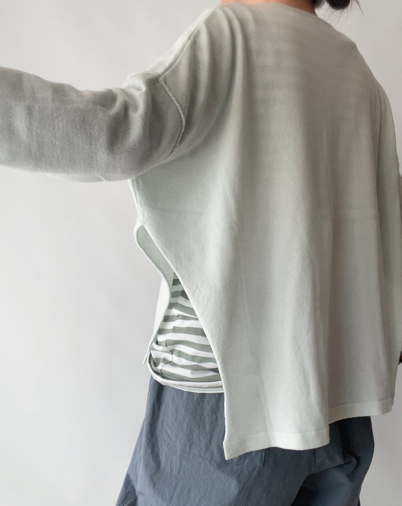 Side slit crew-neck knit