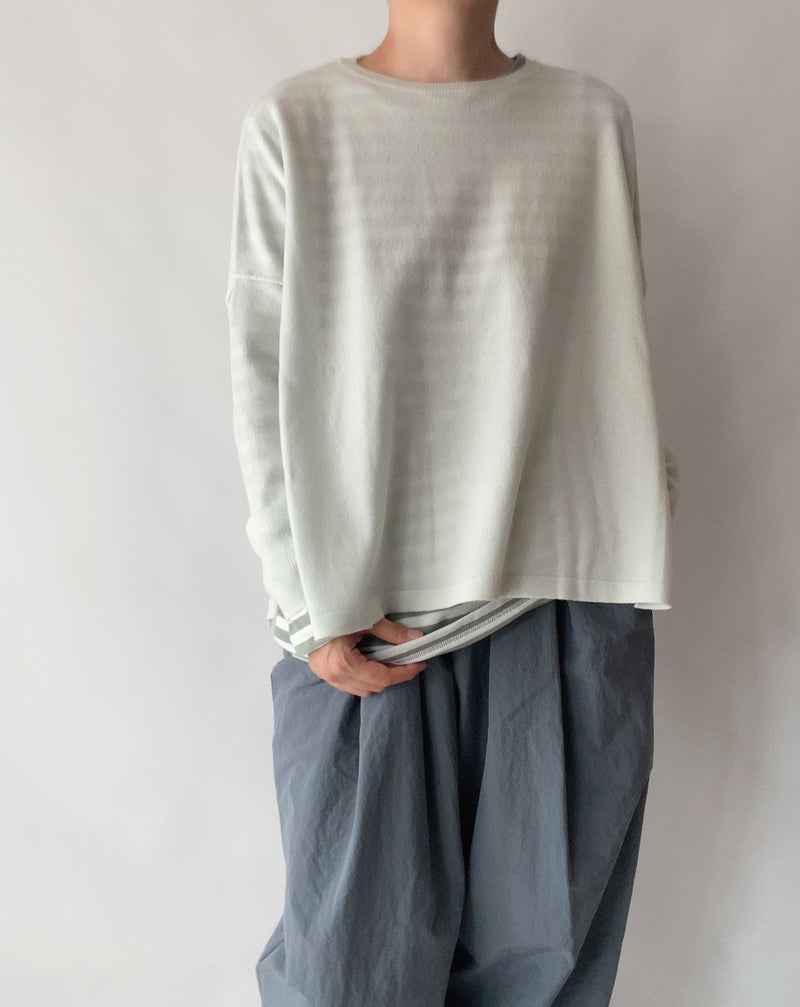 Side slit crew-neck knit