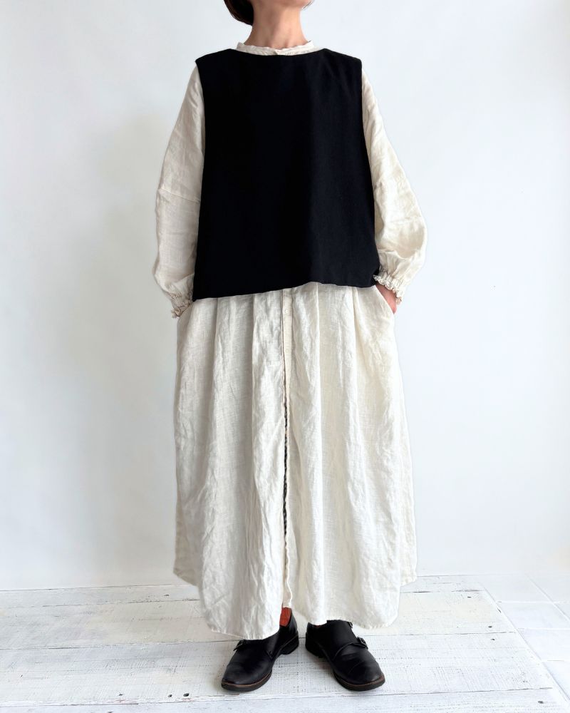 Flannel wool cross vest in Black