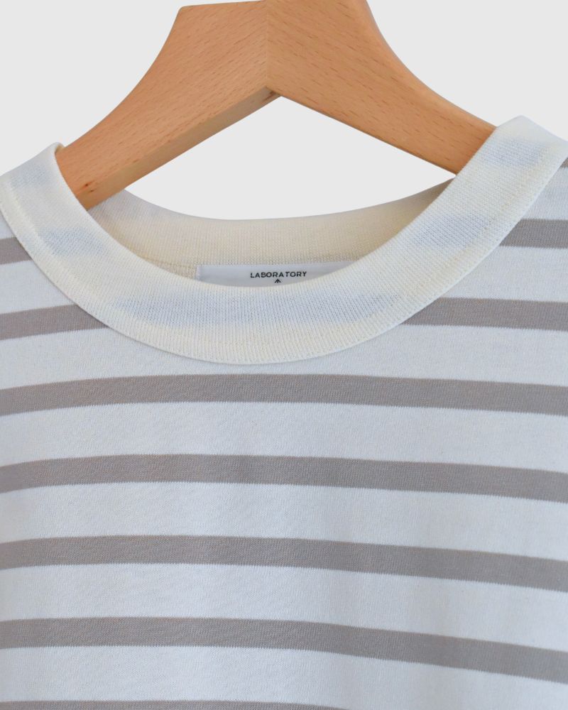 Utility Dolman Sleeve Delave Border T-Shirt in Kinari/Gray