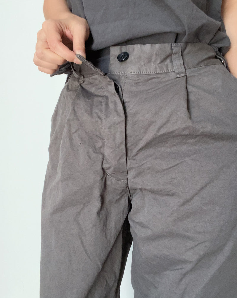 Straight tuck pants