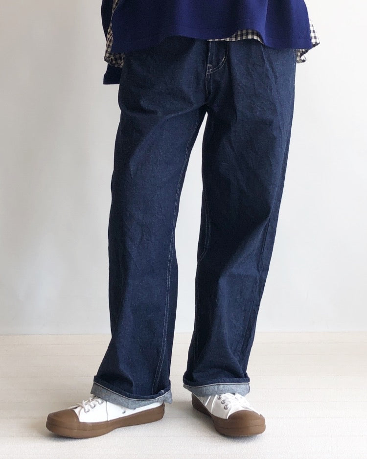 Denim tuck pants in OneWash Denim tuck pants in OneWash