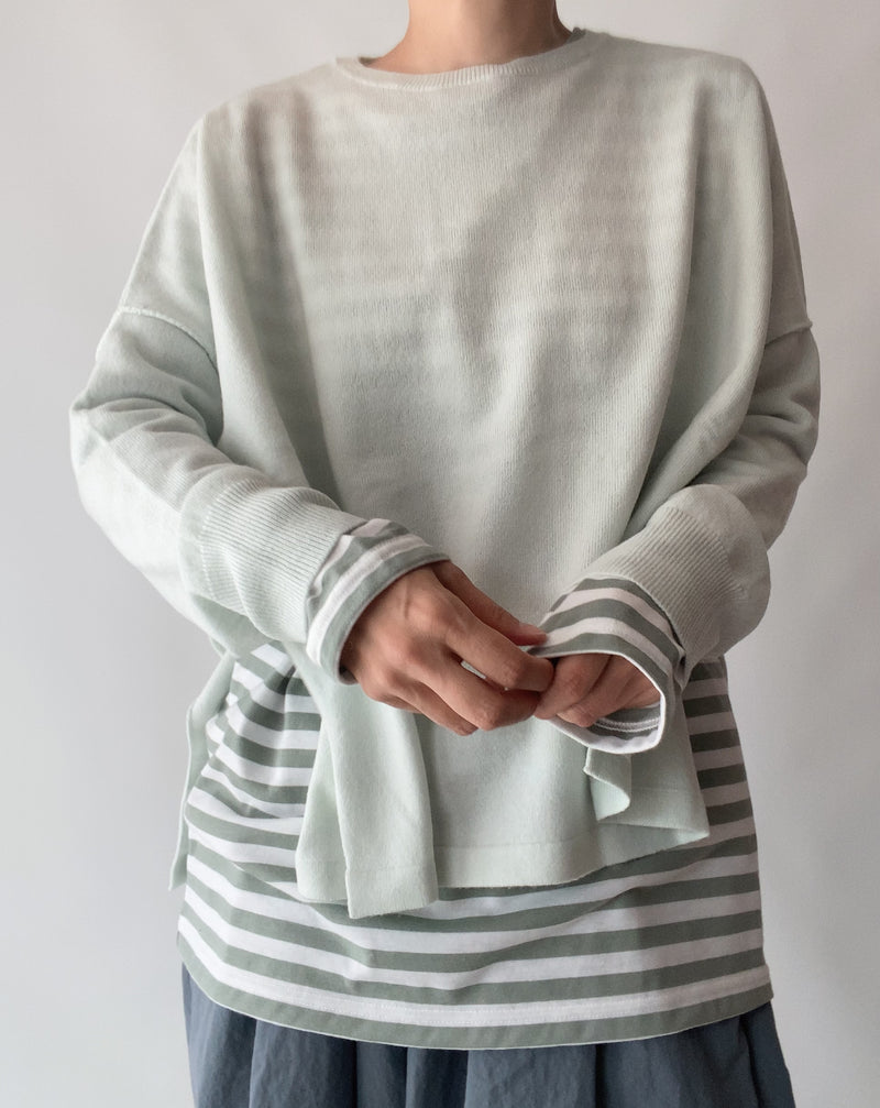 Side slit crew-neck knit