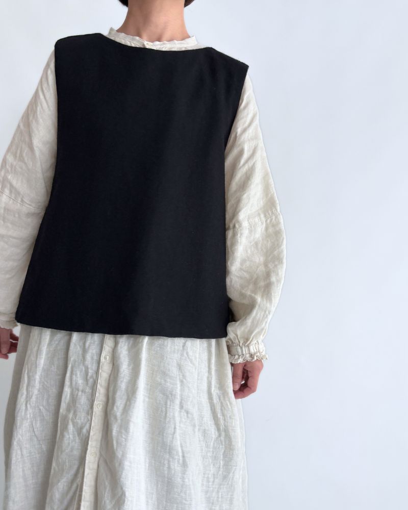 Flannel wool cross vest in Black