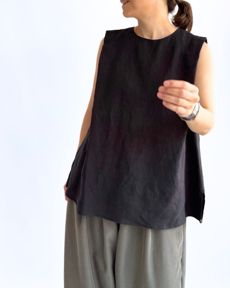 Shoulder tuck blouse (LINEN) in Black Shoulder tuck blouse (LINEN) in Black