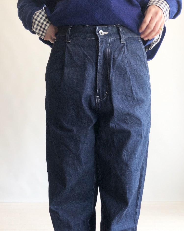 Denim tuck pants in OneWash