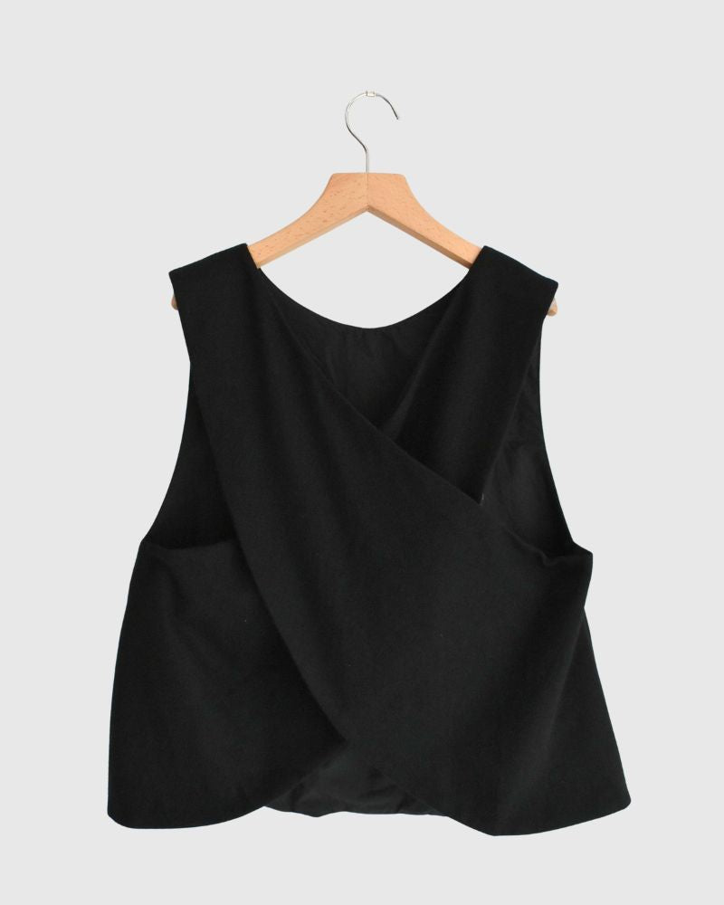 Flannel wool cross vest in Black