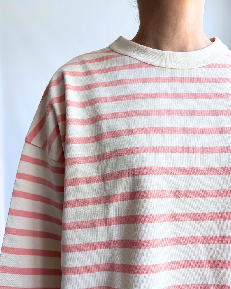 Utility Dolman Sleeve Delave Border T-Shirt in Kinari/Pink