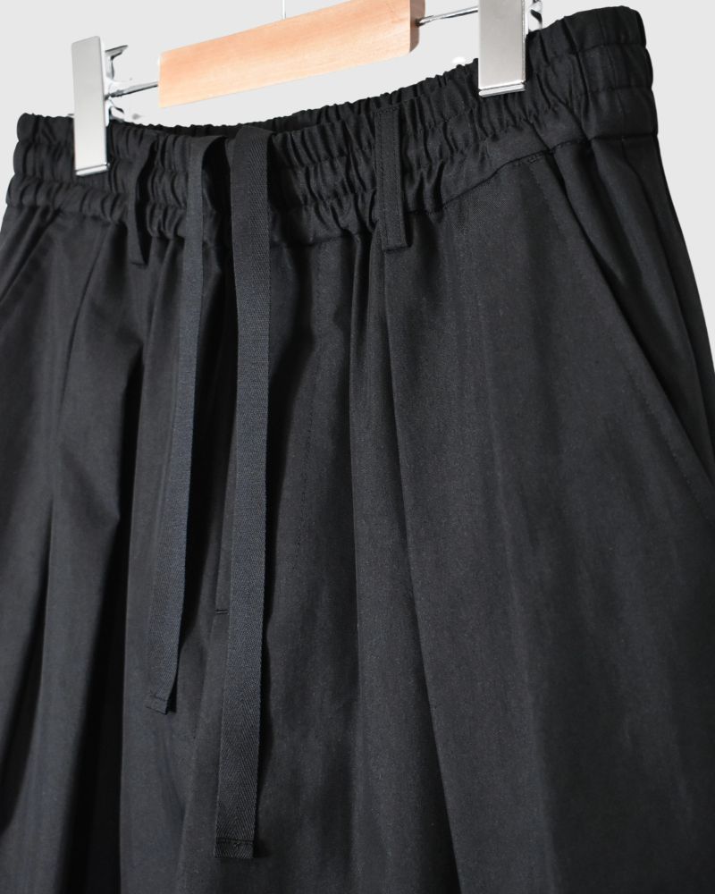 HAKAMA-GABA Tuck Easy Pants in Black