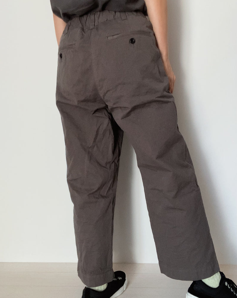 Straight tuck pants