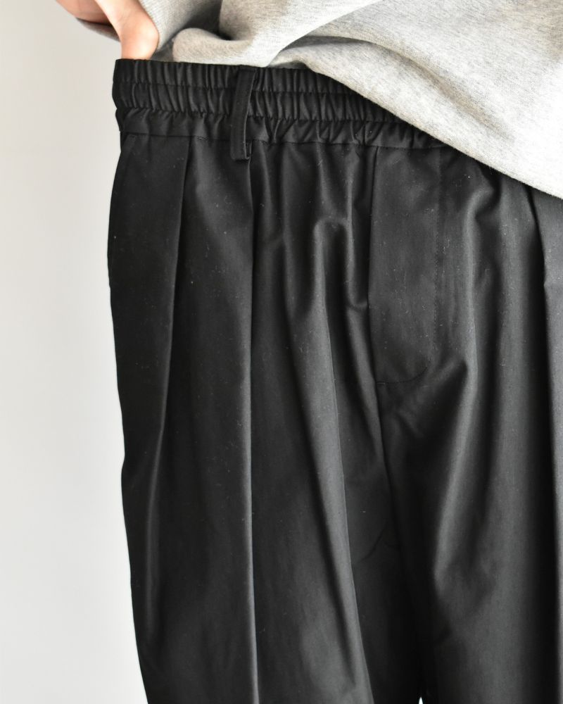 HAKAMA-GABA Tuck Easy Pants in Black