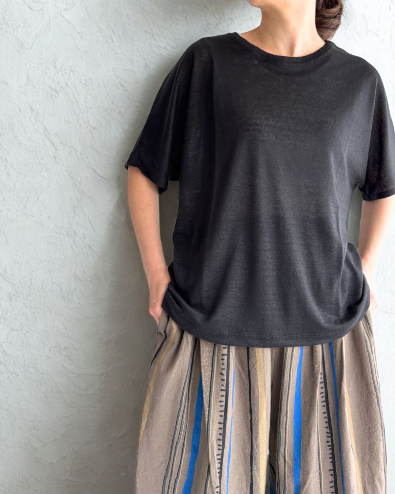 Linen T-shirt in Black Linen T-shirt in Black