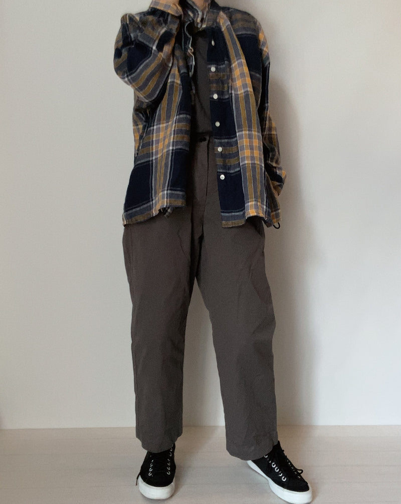 Straight tuck pants