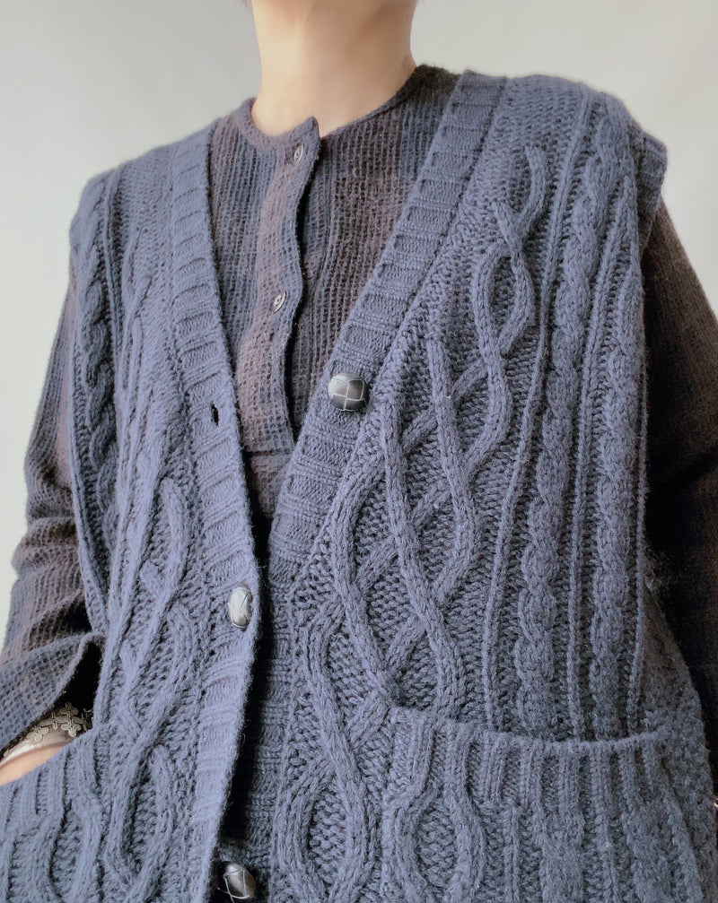 Sheep Yarn Fisherman Long Vest in Navy