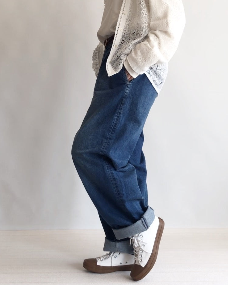 Denim tuck pants in Bleach