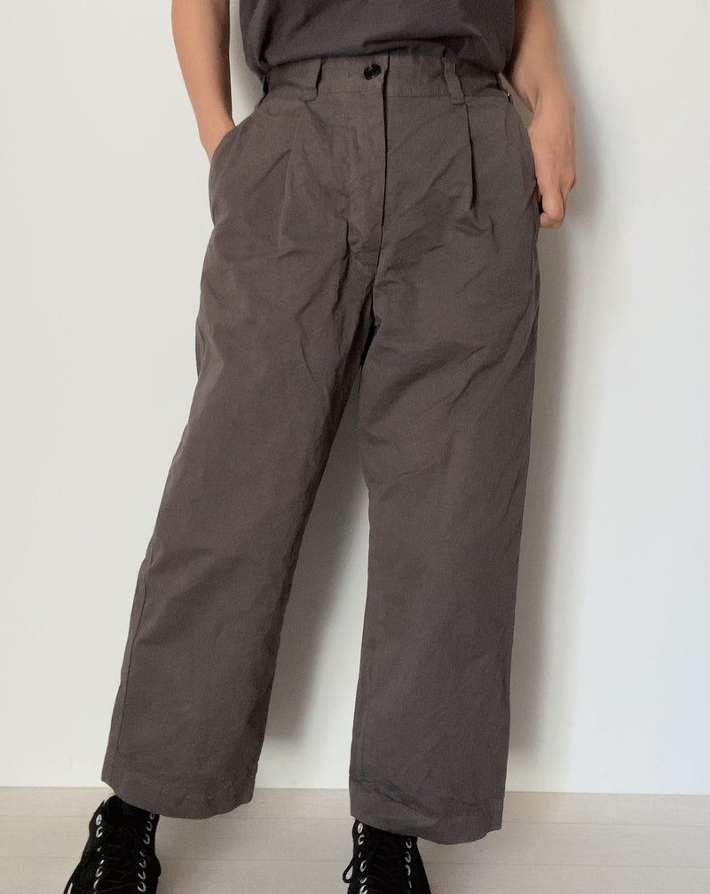 Straight tuck pants