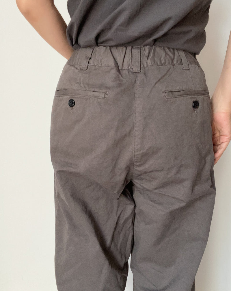 Straight tuck pants
