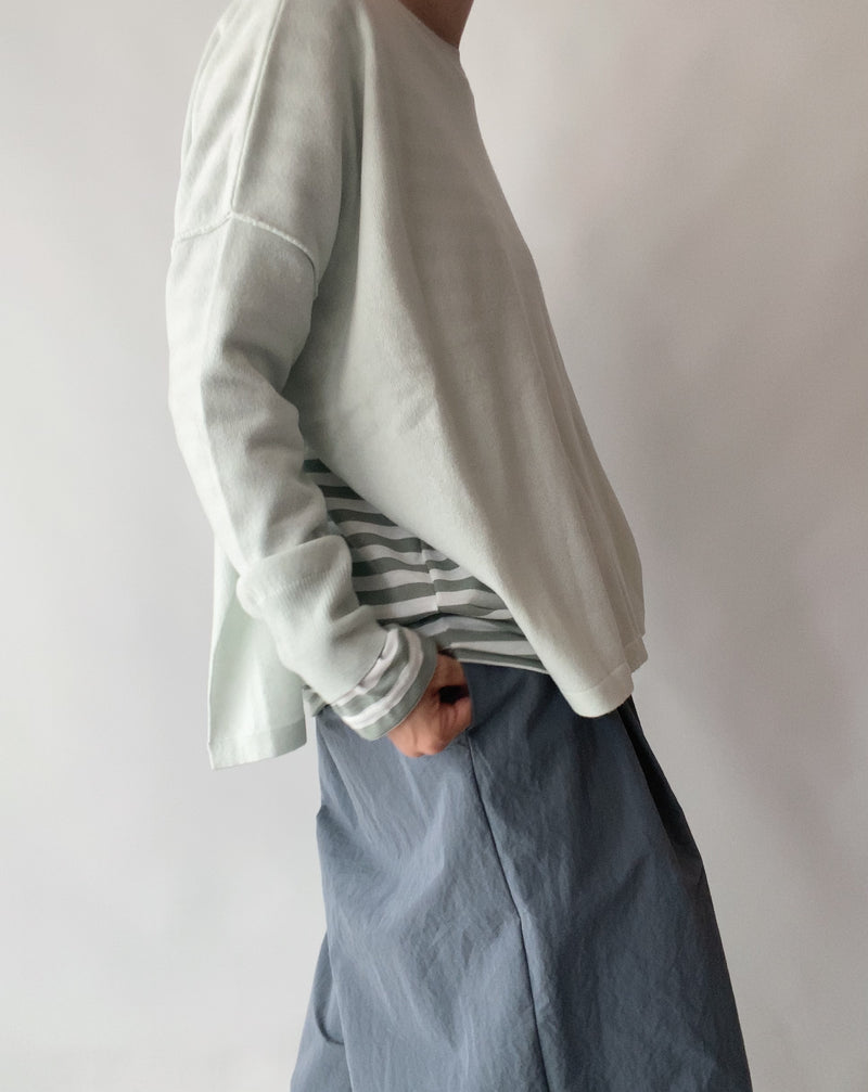 Side slit crew-neck knit