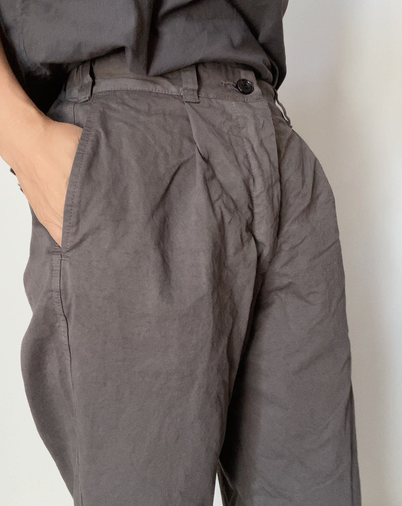 Straight tuck pants