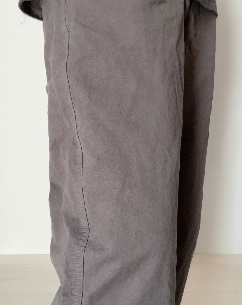Straight tuck pants