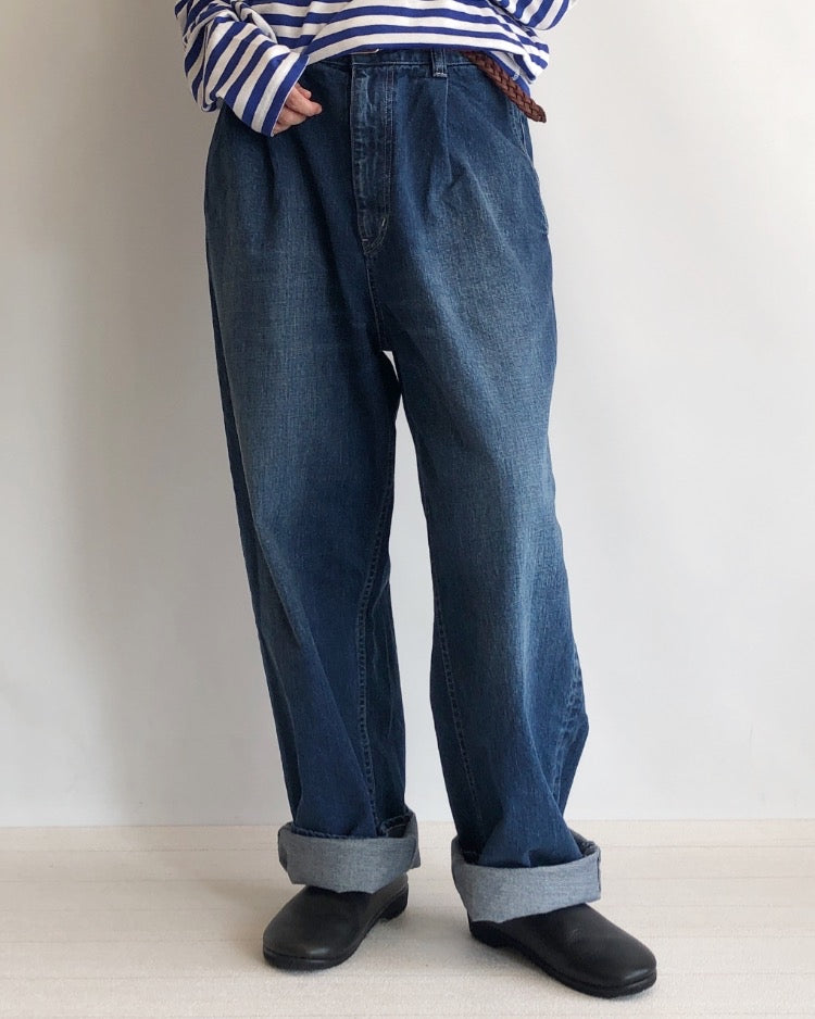 Denim tuck pants in Bleach Denim tuck pants in Bleach
