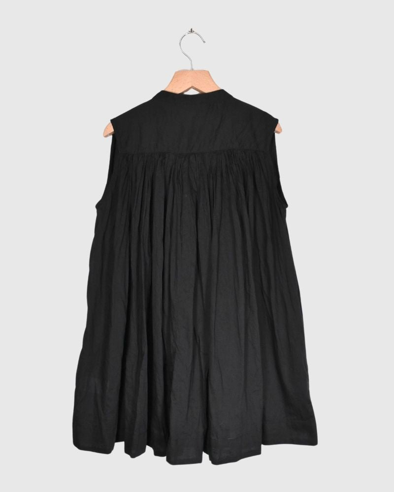 Sleeveless Gathered Blouse in Short